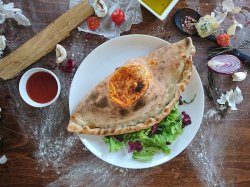 Pizza calzone farcito(închisă) image