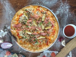 Pizza capriciosa image