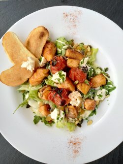 Salată cu somon glazurat image