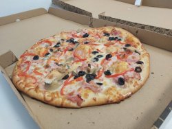 30% reducere: Pizza 4 Anotimpuri + Mirinda 0.33l gratuit  image