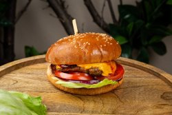 Burger clasic grand + băutură la alegere image