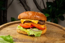 Burger cheesy grand + băutură la alegere image