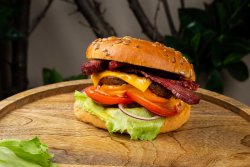 Burger cu mistreț grand + băutură la alegere image