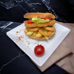 Chiflă cu șnițel și inele de ceapă 500g image