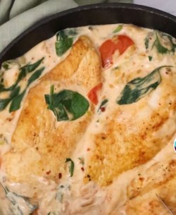 Piept pui cu sos gorgonzola și cartofi cuptor image