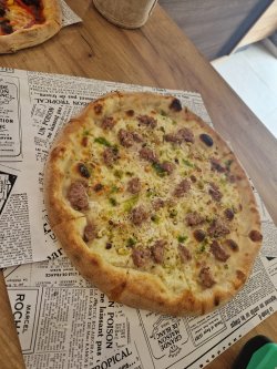 Pizza Salsicia image