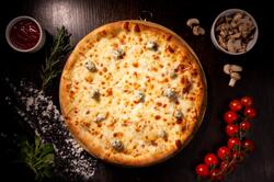 Pizza Quattro Formaggi image