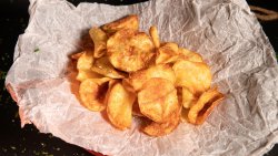 Chips de cartofi făcuți în casă image