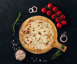 Pizza Quattro Formaggi image