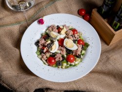 Salata Mediteraneană image