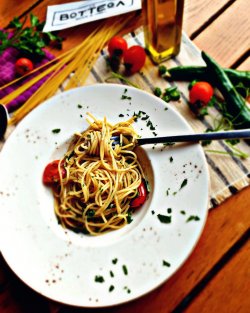 30% reducere: Spaghetti aglio olio e pepperocino image