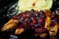Rata cu fructe de padure si piure de cartofi cu mozzarela image