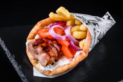 Souvlaki pui bacon (frigărui de pui învelite în bacon)- mega pita image