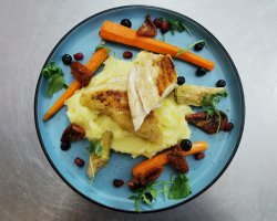 Piept de pui aromatizat la sous-vide image