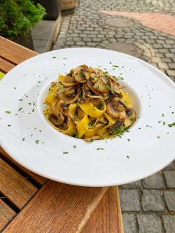 Paste Aglio, Olio e Funghi image