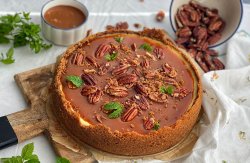 Cheesecake de Casa cu Caramel si Nuci Pecan image