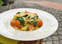 Paste Spinaci e Pomodorini image