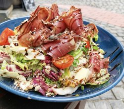 Salată cu Prosciutto și Mozzarella image