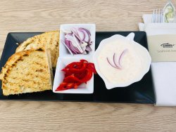 Salată de icre de crap făcută în casă image
