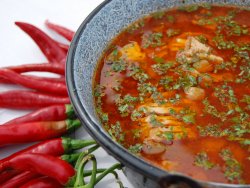 Borș tradițional pescăresc la farfurie image