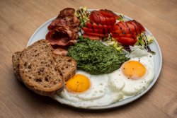 Ouă cu spanac | Eggs with Spinach image
