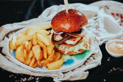 Meniu Moody Burger (vegetarian): Burger + Cartofi prăjiți + Sos Millenial image
