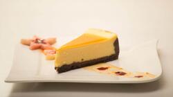 Cheesecake cu mango si fructul pasiunii image