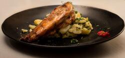 Piept grill caramelizat si cartofi cu chives image