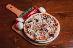 Pizza Capricioasa image