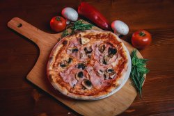 Pizza Funghi e Prosciutto image
