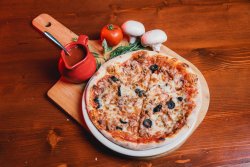 Pizza alla Cipolla e Tonno image