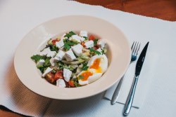 Salată grecească cu feta image