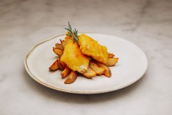 Fish and chips cu cartofi wedges image