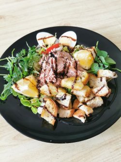 Salată ton image