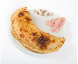 Pizza Calzone împăturită 30 cm image