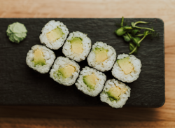 Maki cu avocado / Maki with avocado image