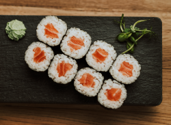 Maki cu somon / Maki with salmon image