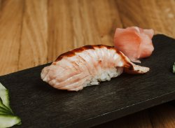 Nigiri de somon prăjit & sos tonkatsu / Nigiri fried salmon & tonkatsu image