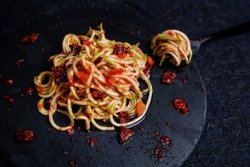 Spaghete cu sos de roșii image