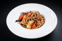 Spaghetti integrali con verdure e tartufo image