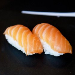 Nigiri salmon image