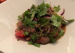 Salată thai de vită image