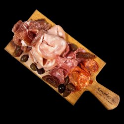 Selecție de salamuri și legume italienești image