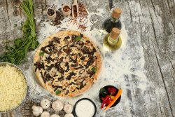Pizza prosciutto funghi 1+1 image
