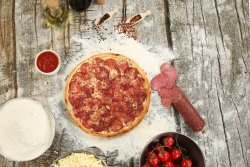 Pizza salami clasic image