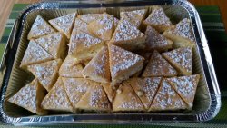 Plăcintă cu brânză dulce și stafide image