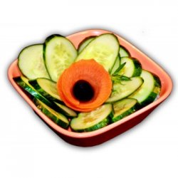Salată de castraveți verzi image