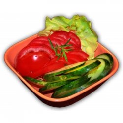 Salată de roșii și castraveți image