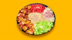 Kebab de pui cu salată de vinete la farfurie image