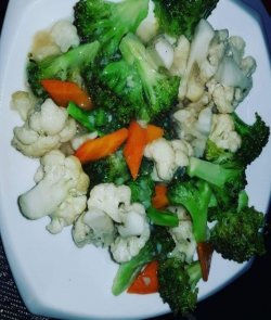 Broccoli și conopidă  cu usturoi image